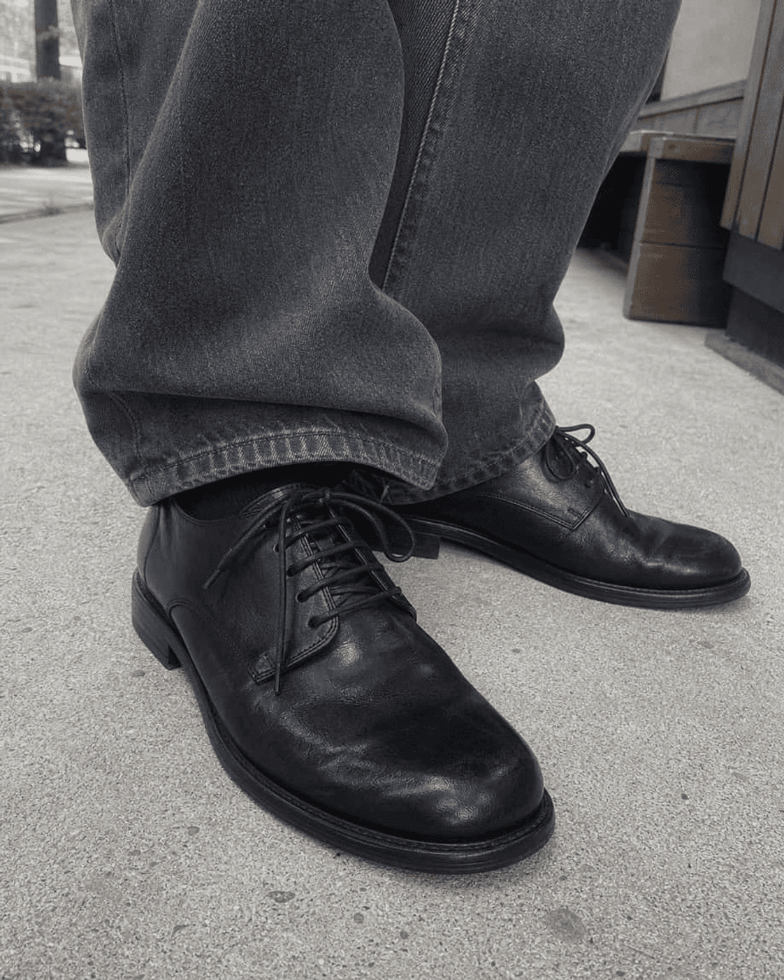 Legacy Black Derby styling