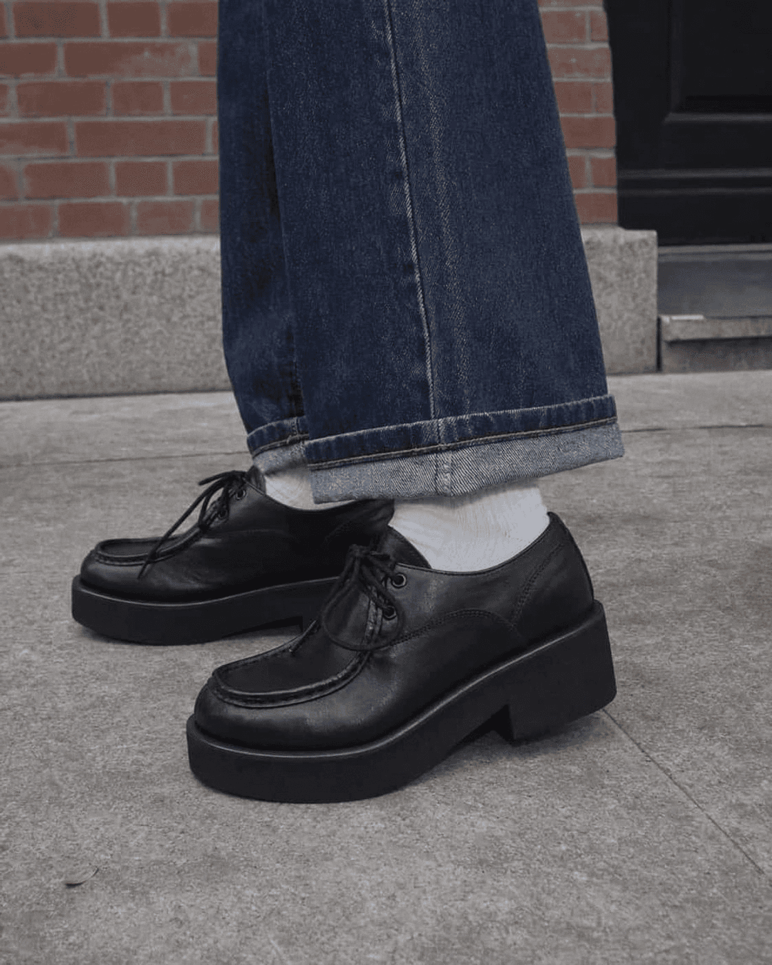 Lyon Black styling